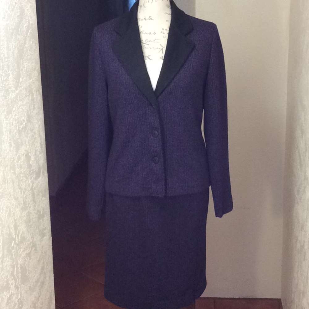 Vintage Purple two Piece Size S/ P . runs .Size .m